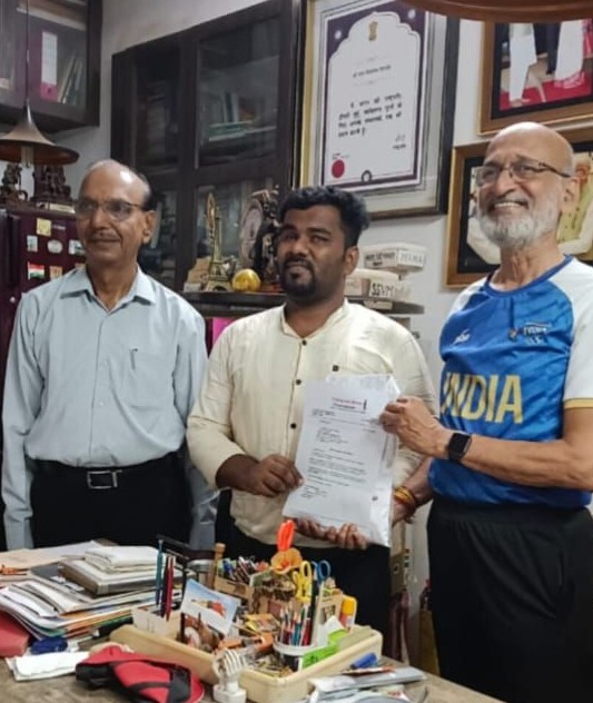 Photo of TSM beneficiary Mr. Darshan Kamble with HTBF volunteer Mr. Prakash Kadrekar and Mallakhamb coach Mr. Uday Deshpande.
